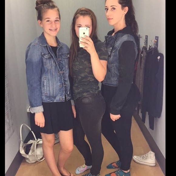 Meet your Posher, Tori - Picture 1 of 1